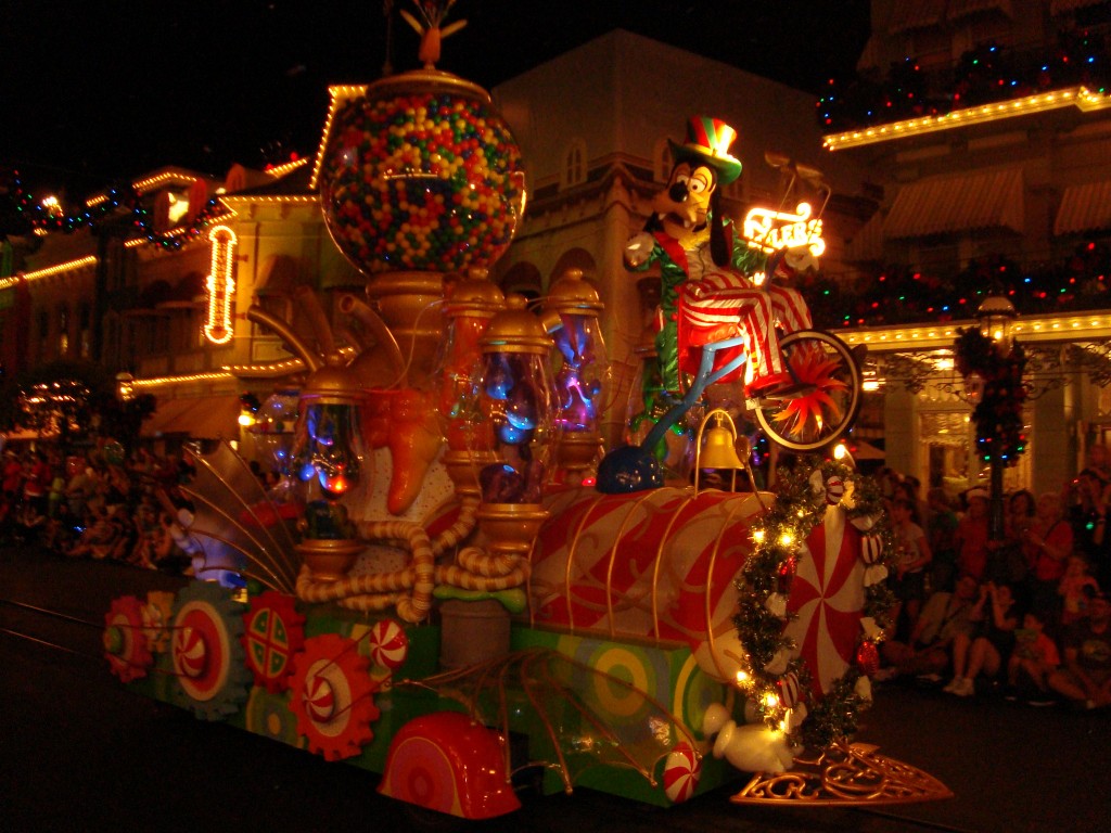The Floats are fantastically adorned for the holdiays